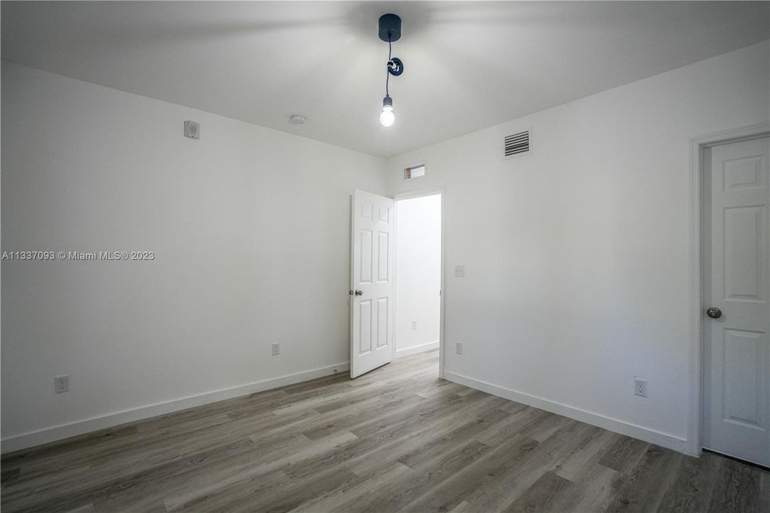 Recently Rented: $3,900 (2 beds, 2 baths, 895 Square Feet)