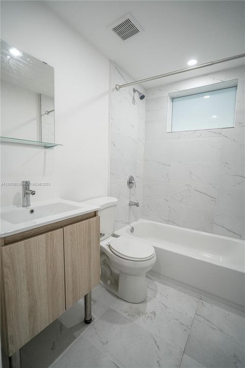 最近租的: $3,900 (2 贝兹, 2 浴室, 895 平方英尺)