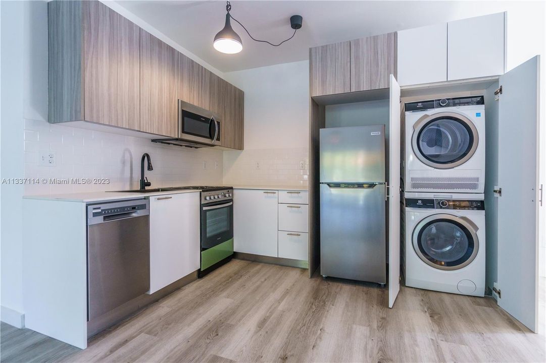 Recently Rented: $4,100 (2 beds, 2 baths, 895 Square Feet)