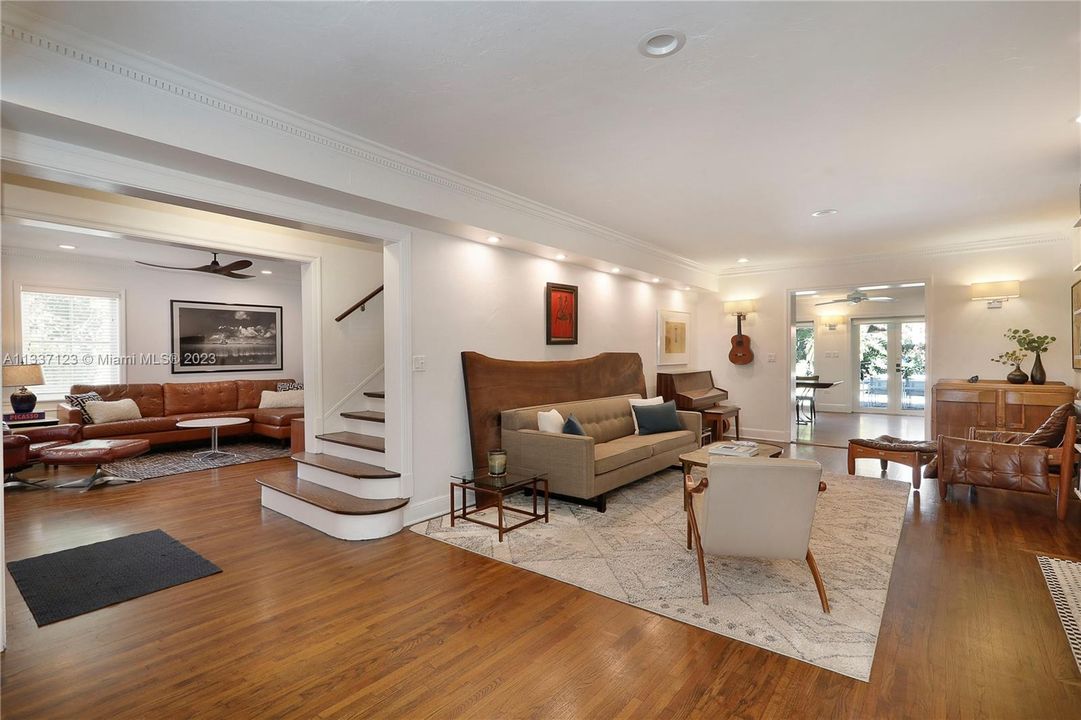 Recently Sold: $2,750,000 (3 beds, 3 baths, 2652 Square Feet)