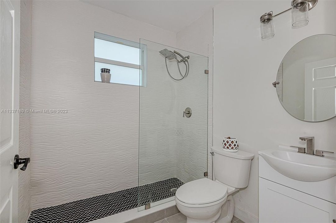最近租的: $3,000 (2 贝兹, 2 浴室, 947 平方英尺)