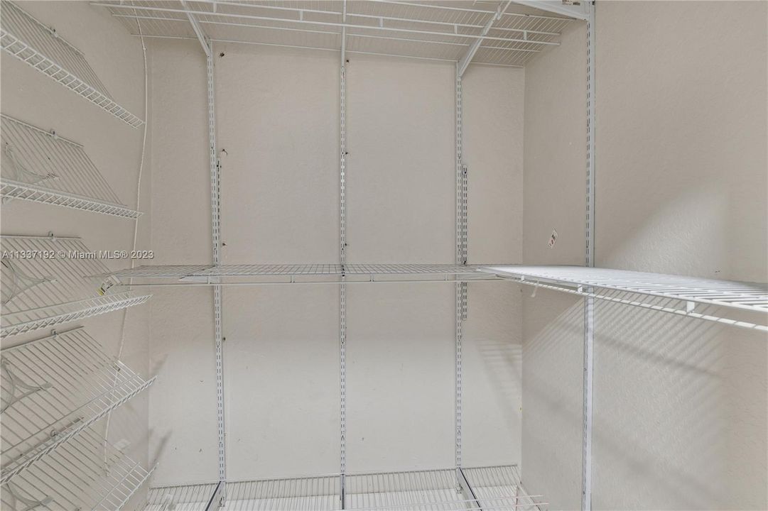 Active With Contract: $3,500 (3 beds, 2 baths, 1520 Square Feet)