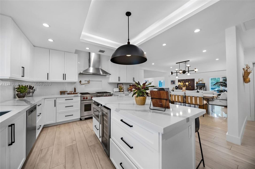 Active With Contract: $5,400,000 (4 beds, 4 baths, 2998 Square Feet)
