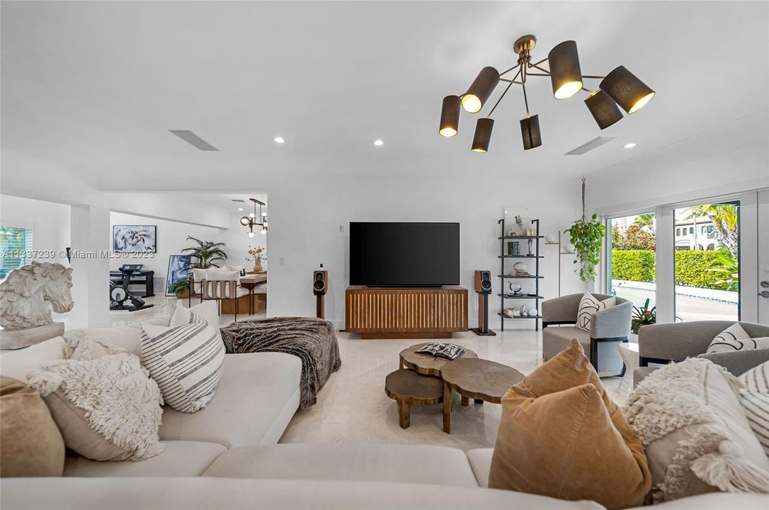 Active With Contract: $5,400,000 (4 beds, 4 baths, 2998 Square Feet)