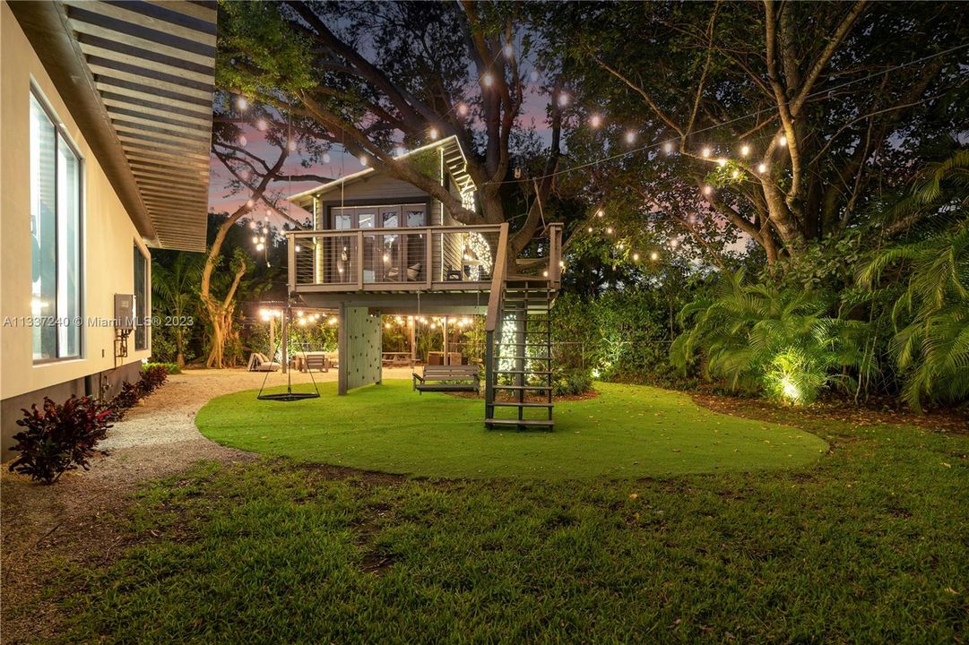 Recently Sold: $5,800,000 (6 beds, 6 baths, 5506 Square Feet)