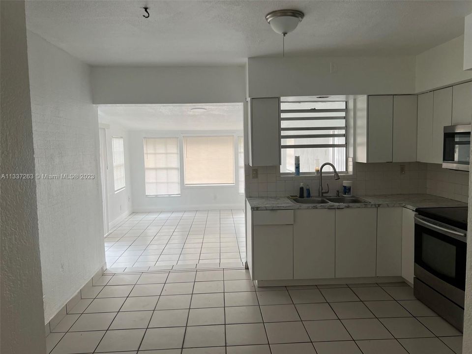 Recently Rented: $2,850 (3 beds, 2 baths, 1068 Square Feet)