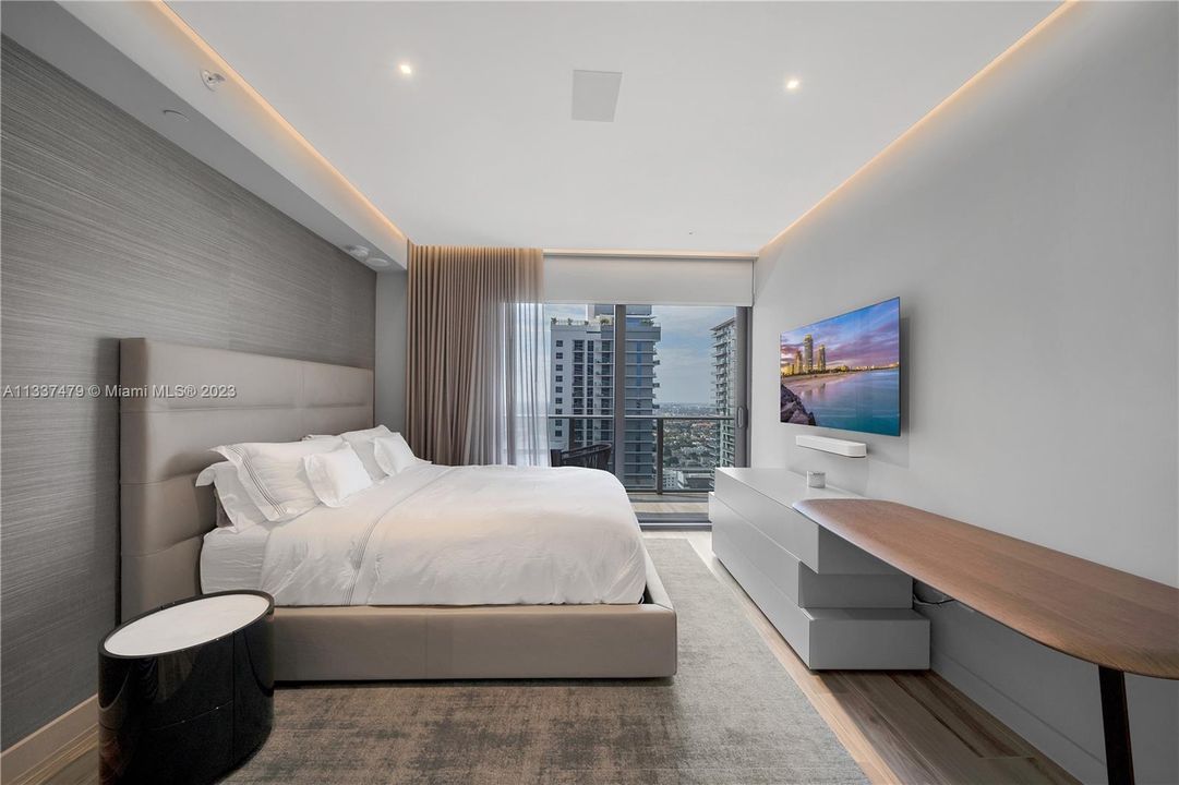 Recently Sold: $1,350,000 (2 beds, 2 baths, 1253 Square Feet)