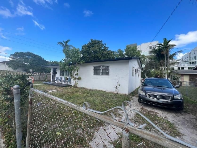 Recently Sold: $280,000 (2 beds, 1 baths, 960 Square Feet)