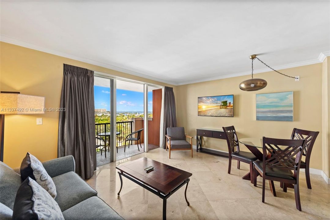 Recently Sold: $597,000 (1 beds, 1 baths, 740 Square Feet)