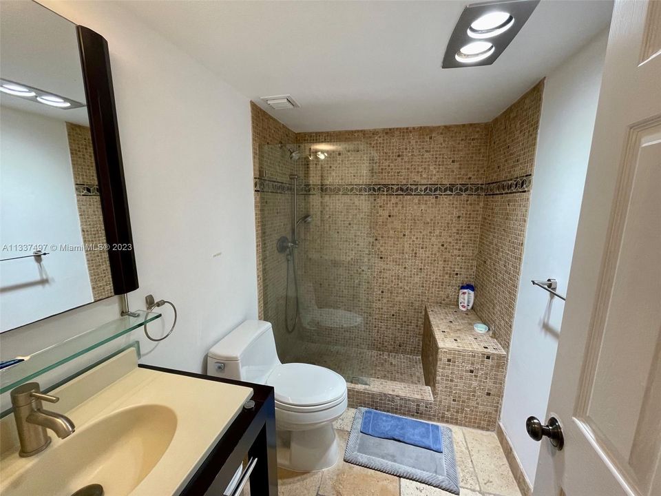 最近租的: $4,600 (2 贝兹, 2 浴室, 1435 平方英尺)