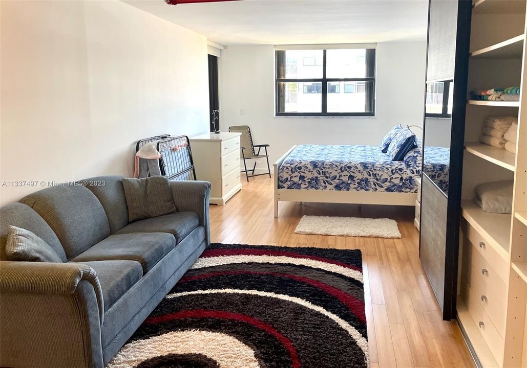 Recently Rented: $4,600 (2 beds, 2 baths, 1435 Square Feet)
