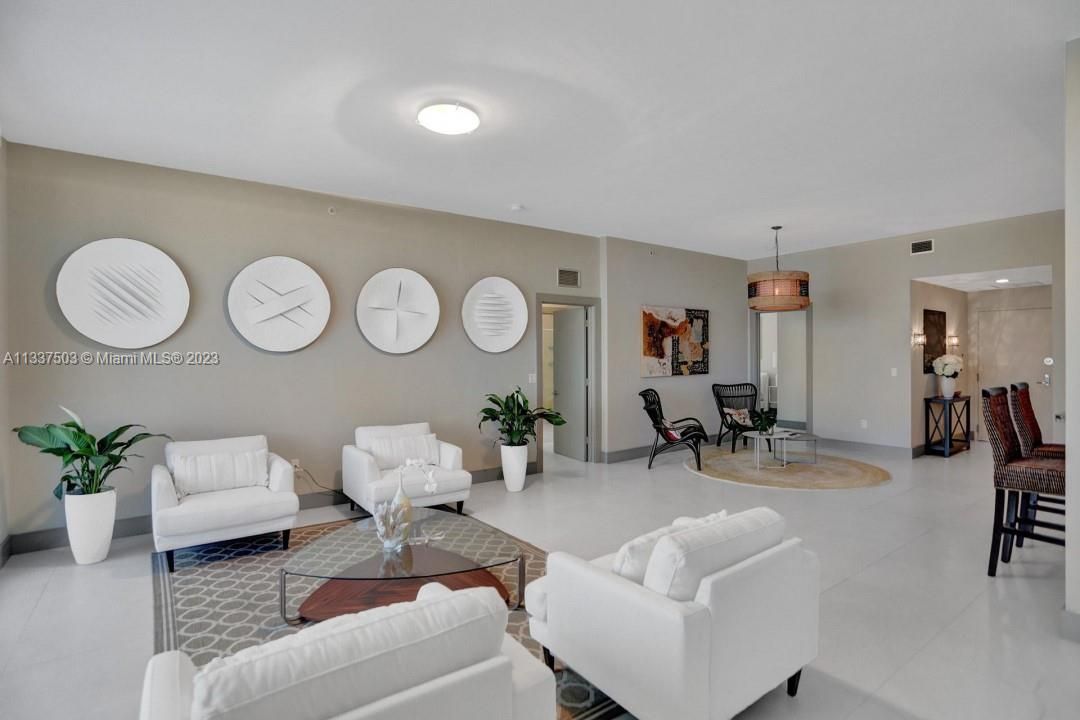 Recently Sold: $714,000 (2 beds, 2 baths, 1753 Square Feet)