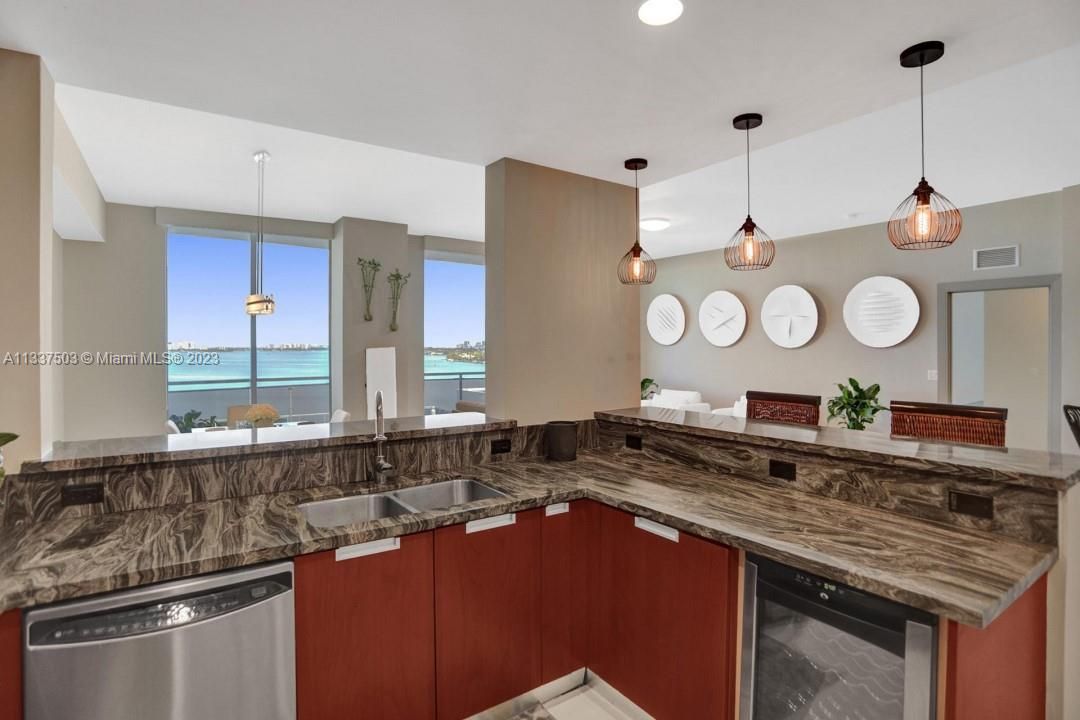 Recently Sold: $714,000 (2 beds, 2 baths, 1753 Square Feet)