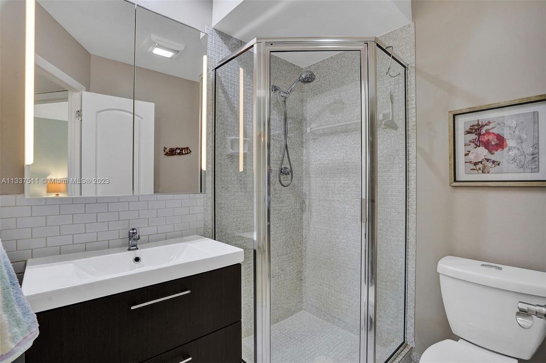 最近售出: $169,900 (2 贝兹, 2 浴室, 944 平方英尺)