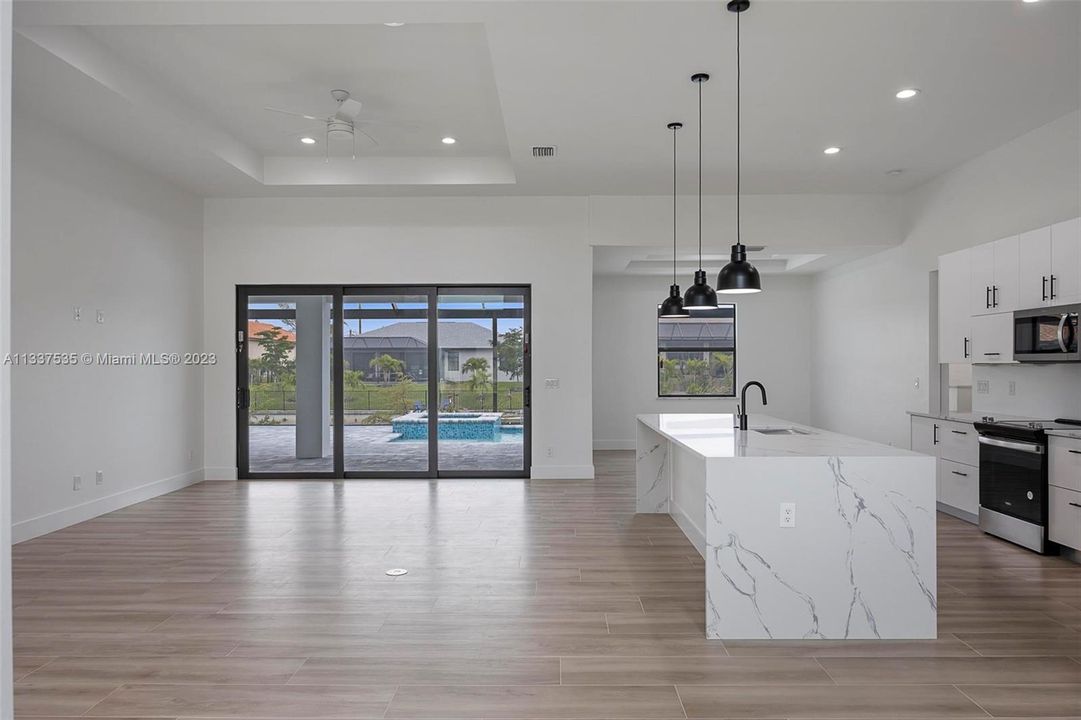 Recently Sold: $920,000 (4 beds, 3 baths, 2207 Square Feet)