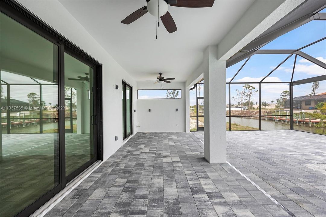 Recently Sold: $920,000 (4 beds, 3 baths, 2207 Square Feet)