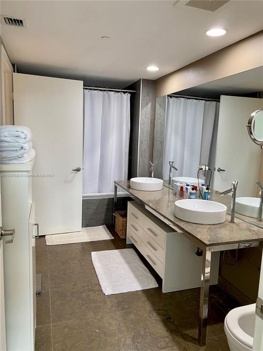 Недавно арендовано: $4,200 (1 спален, 1 ванн, 1035 Квадратных фут)