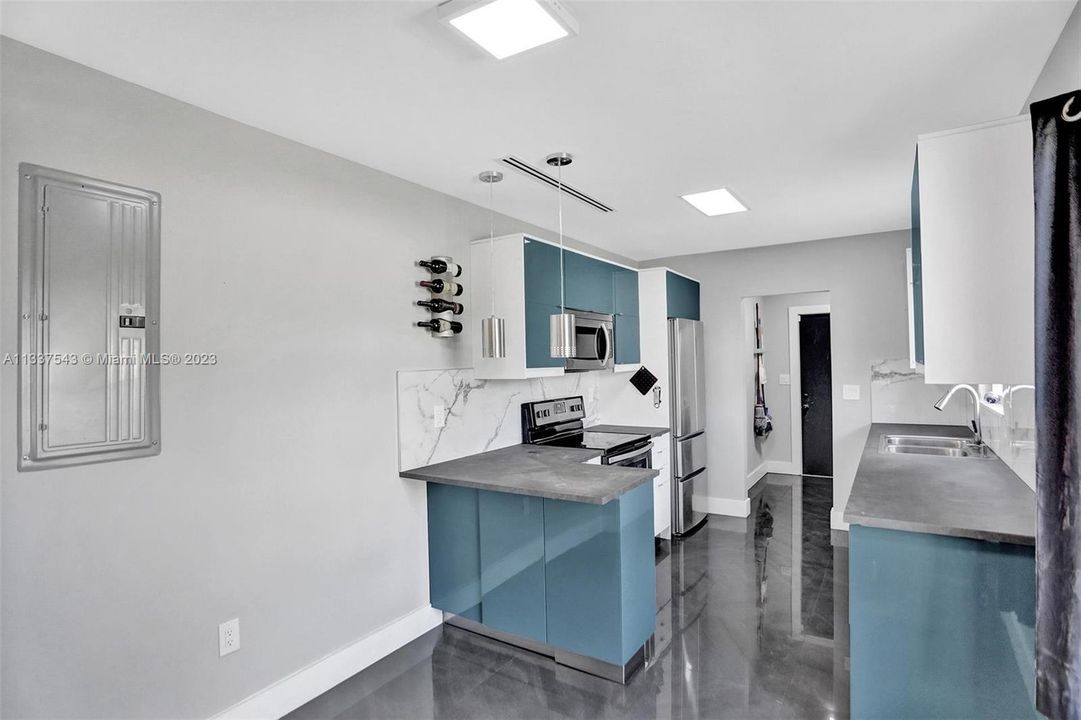 Recently Sold: $429,999 (3 beds, 2 baths, 1203 Square Feet)