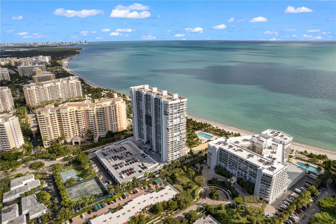 Recently Sold: $1,699,000 (2 beds, 2 baths, 1875 Square Feet)