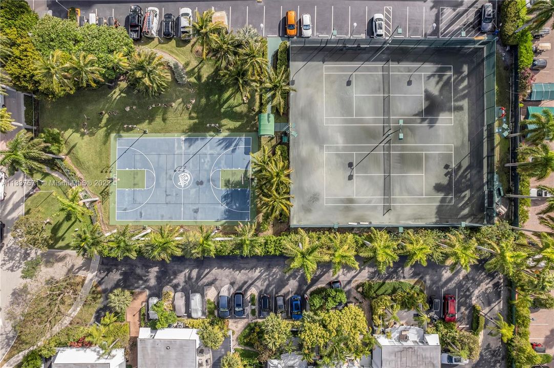 Recently Sold: $1,699,000 (2 beds, 2 baths, 1875 Square Feet)