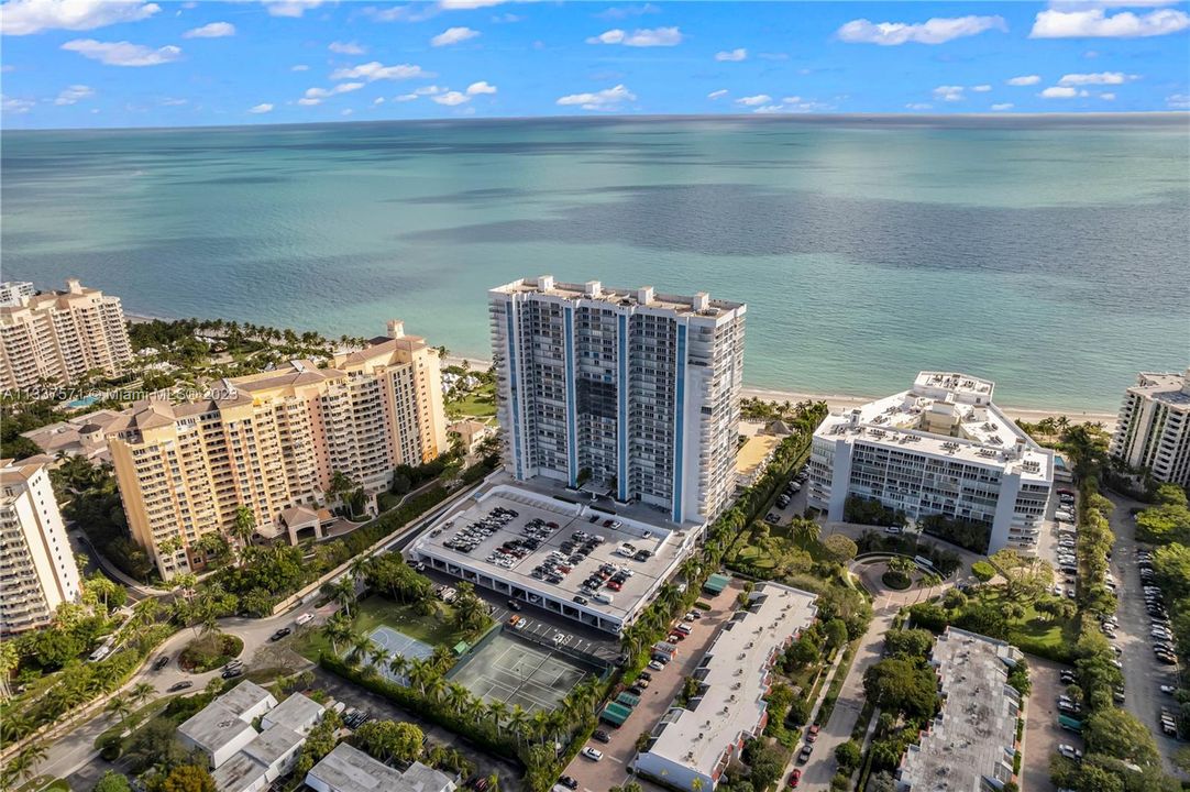 Recently Sold: $1,699,000 (2 beds, 2 baths, 1875 Square Feet)