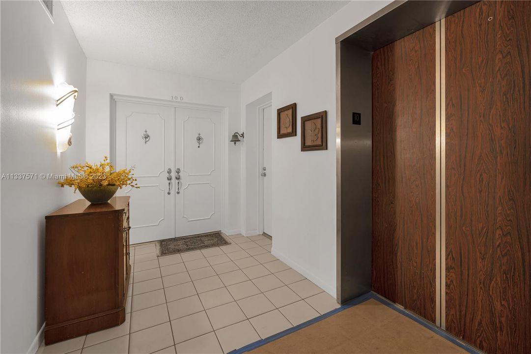 Recently Sold: $1,699,000 (2 beds, 2 baths, 1875 Square Feet)