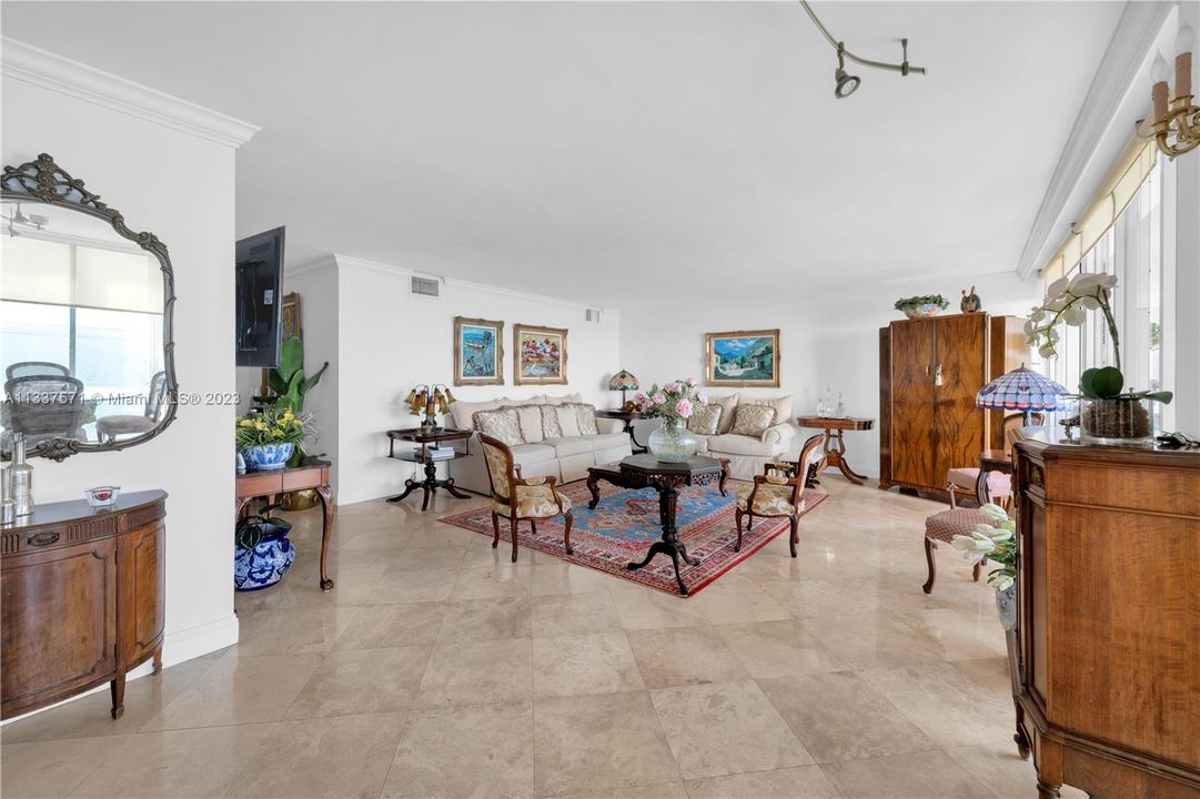 Recently Sold: $1,699,000 (2 beds, 2 baths, 1875 Square Feet)
