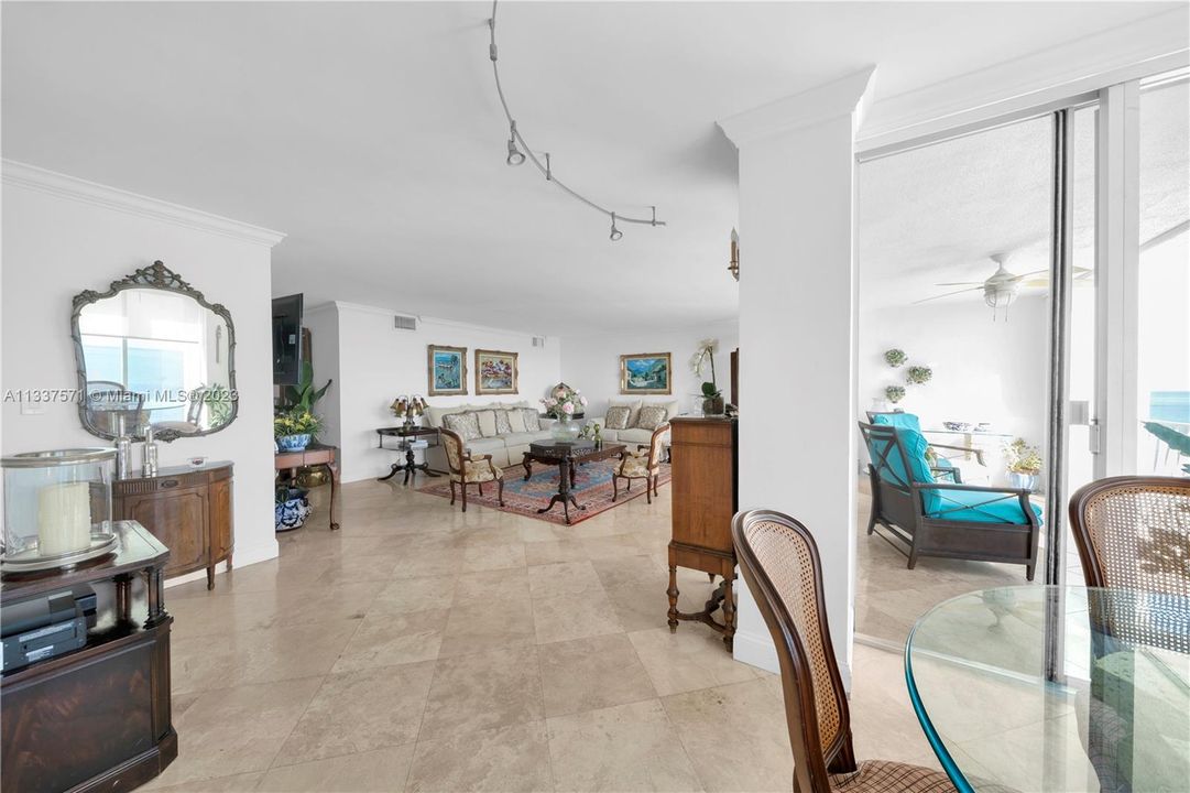 Recently Sold: $1,699,000 (2 beds, 2 baths, 1875 Square Feet)