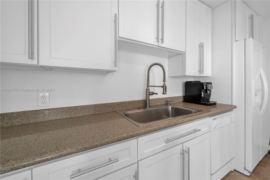 Recently Sold: $1,699,000 (2 beds, 2 baths, 1875 Square Feet)