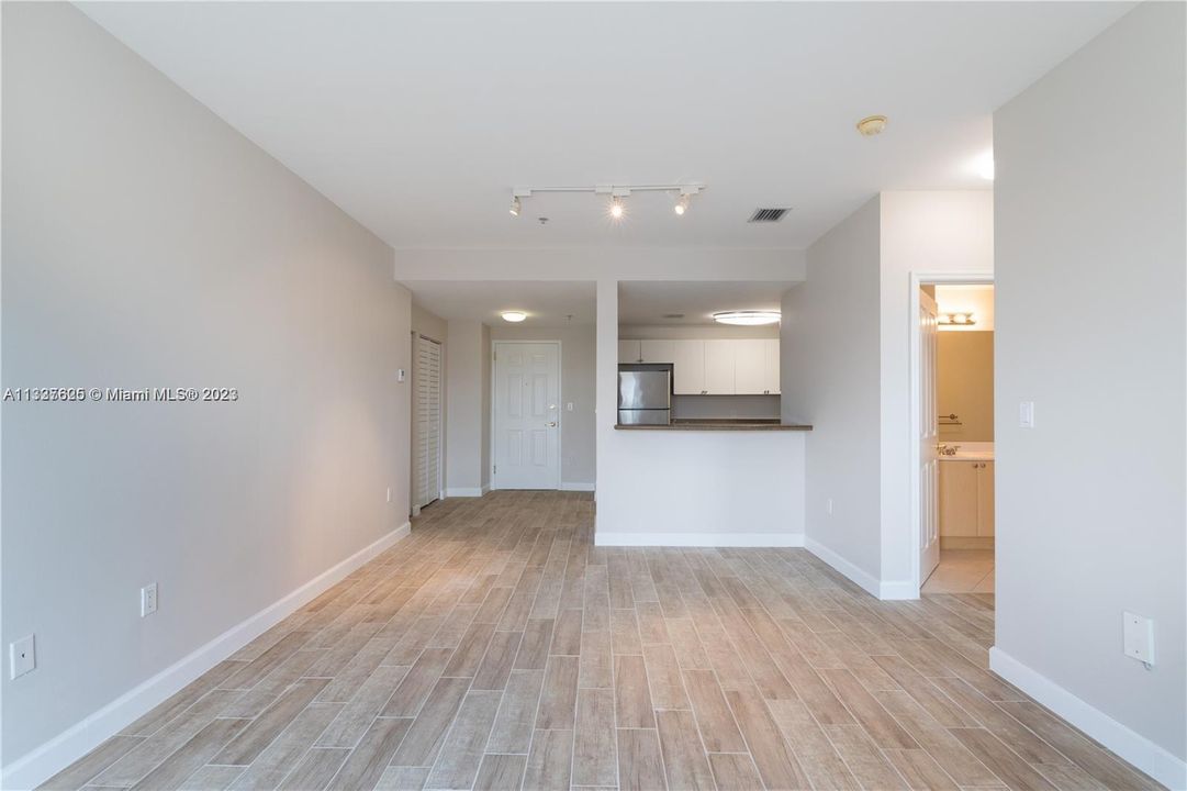 Recently Rented: $2,350 (1 beds, 1 baths, 706 Square Feet)