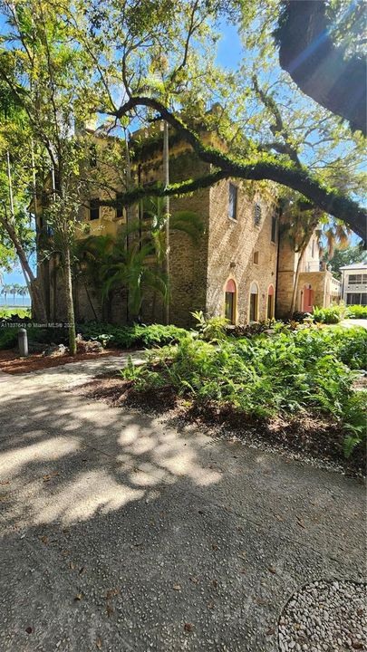 Deering Estate within walking distance