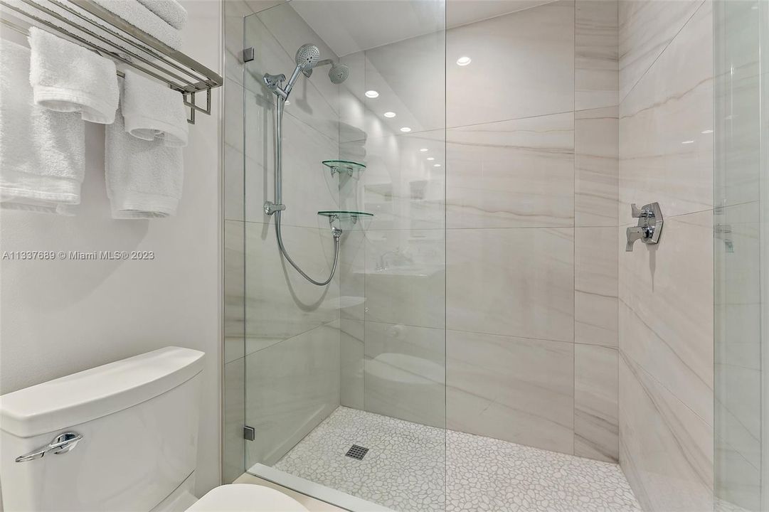 最近租的: $5,500 (2 贝兹, 2 浴室, 1436 平方英尺)
