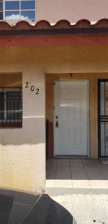 Recently Rented: $2,300 (2 beds, 2 baths, 980 Square Feet)