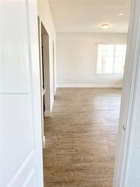 Recently Rented: $2,400 (1 beds, 1 baths, 779 Square Feet)