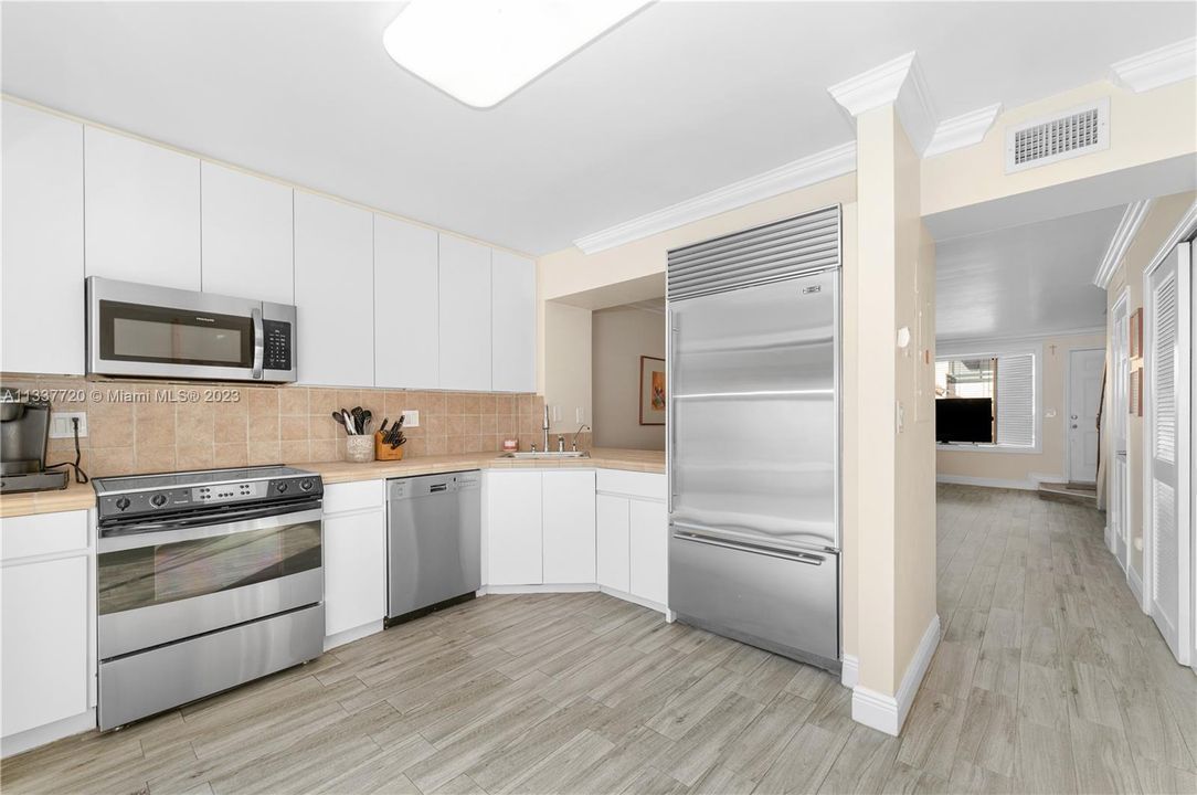 Недавно продано: $420,000 (2 спален, 1 ванн, 1152 Квадратных фут)