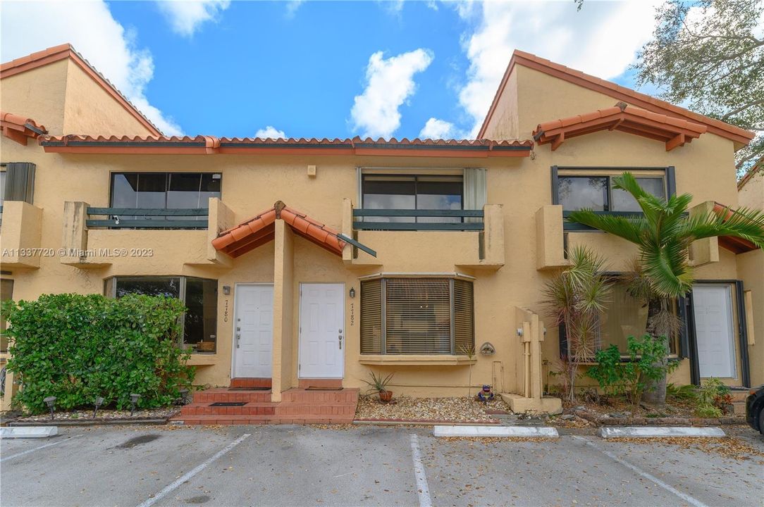 Недавно продано: $420,000 (2 спален, 1 ванн, 1152 Квадратных фут)