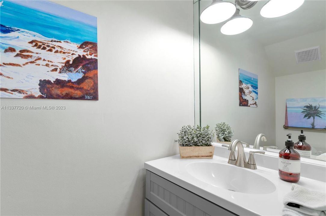 Недавно продано: $420,000 (2 спален, 1 ванн, 1152 Квадратных фут)