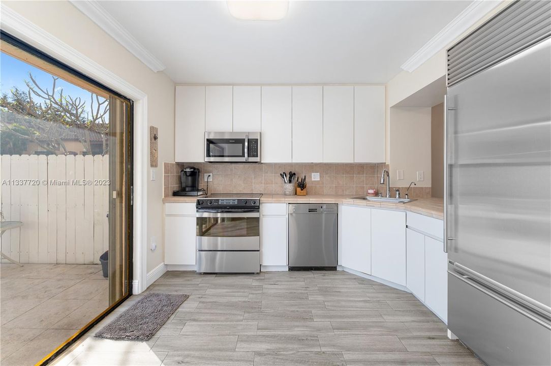 Недавно продано: $420,000 (2 спален, 1 ванн, 1152 Квадратных фут)