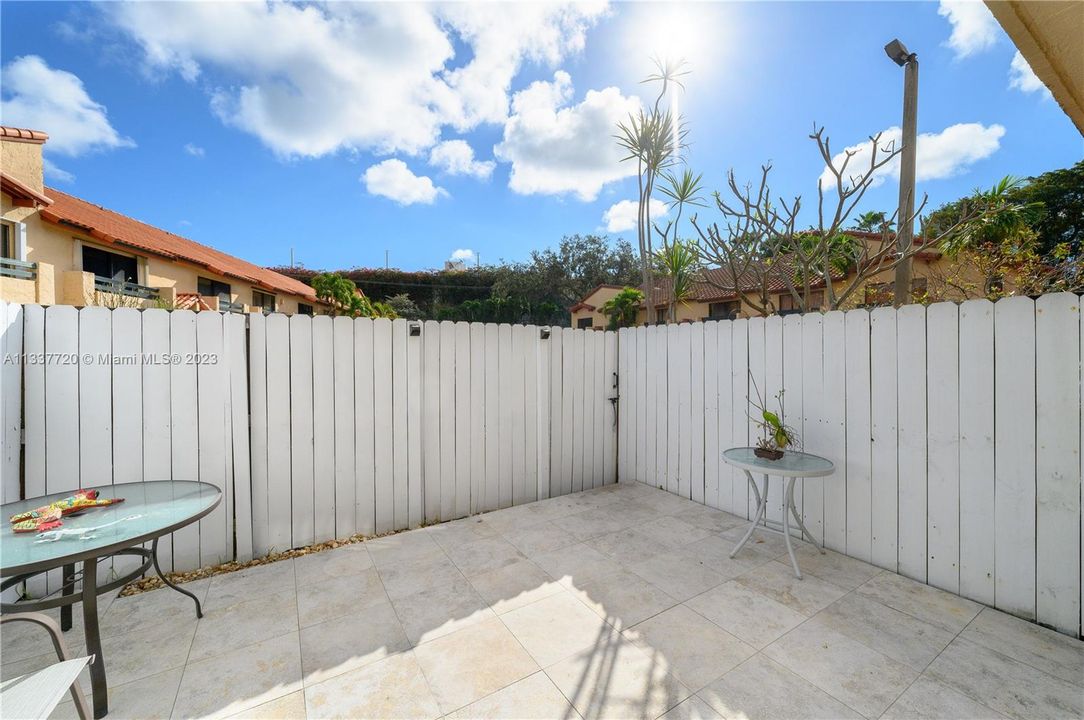 Недавно продано: $420,000 (2 спален, 1 ванн, 1152 Квадратных фут)