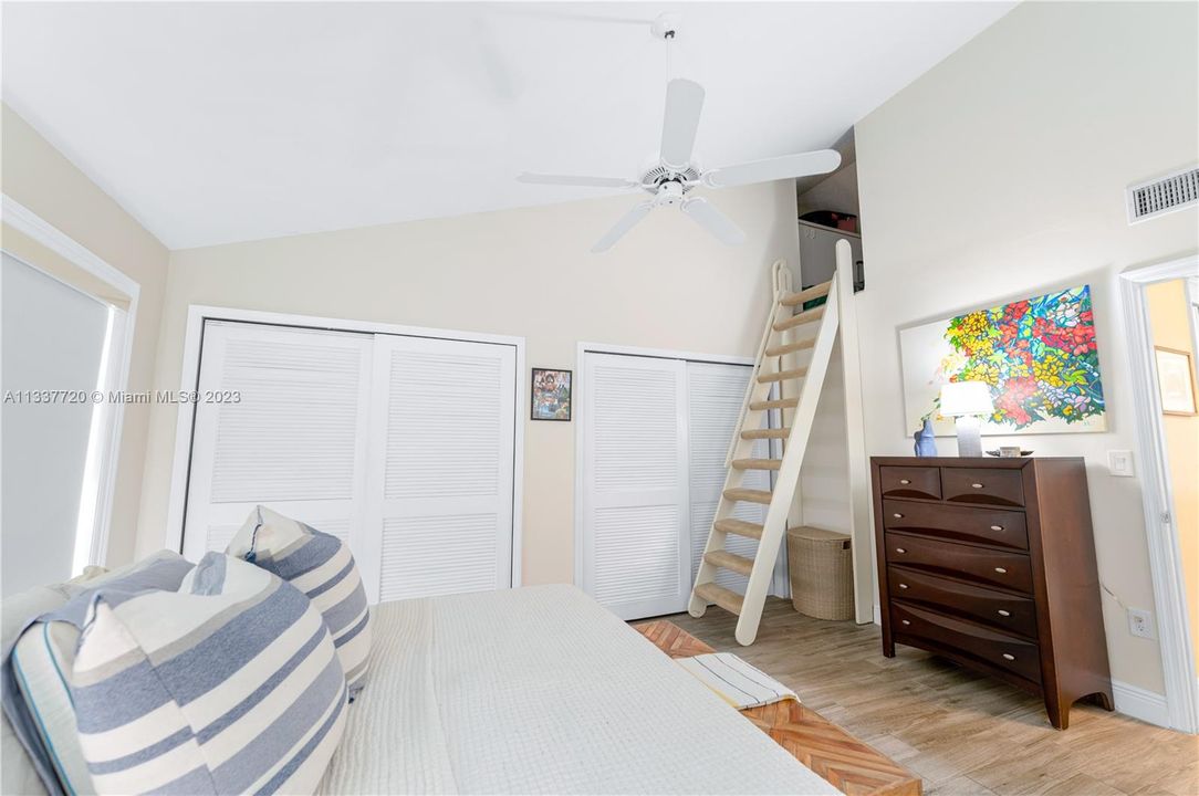 Недавно продано: $420,000 (2 спален, 1 ванн, 1152 Квадратных фут)