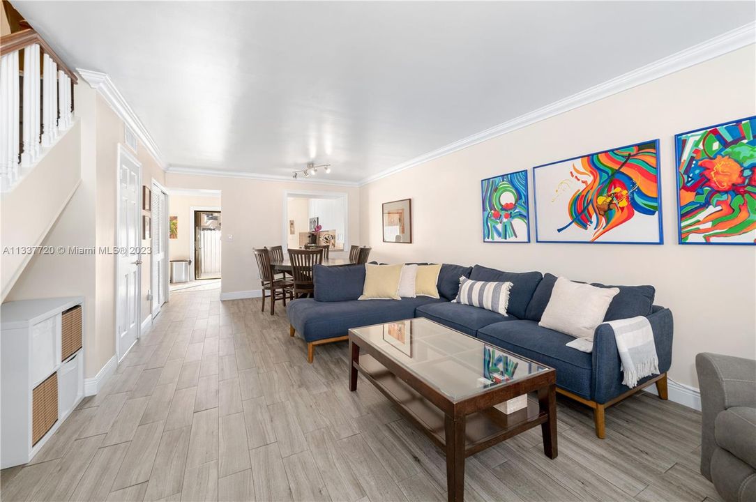 Недавно продано: $420,000 (2 спален, 1 ванн, 1152 Квадратных фут)