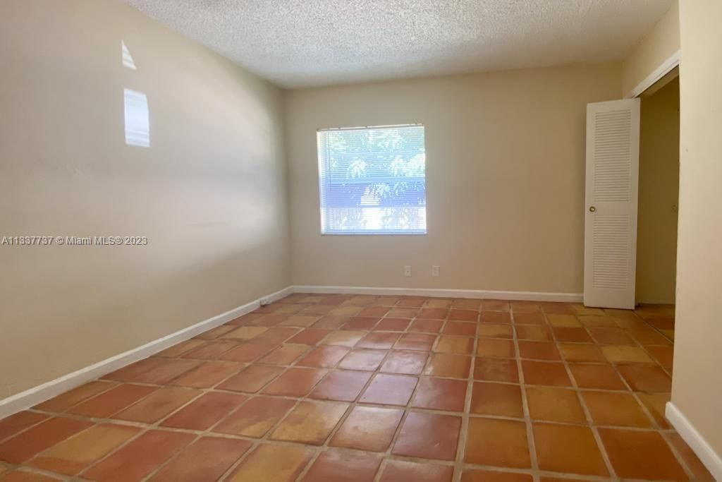 Recently Rented: $2,800 (3 beds, 2 baths, 1500 Square Feet)