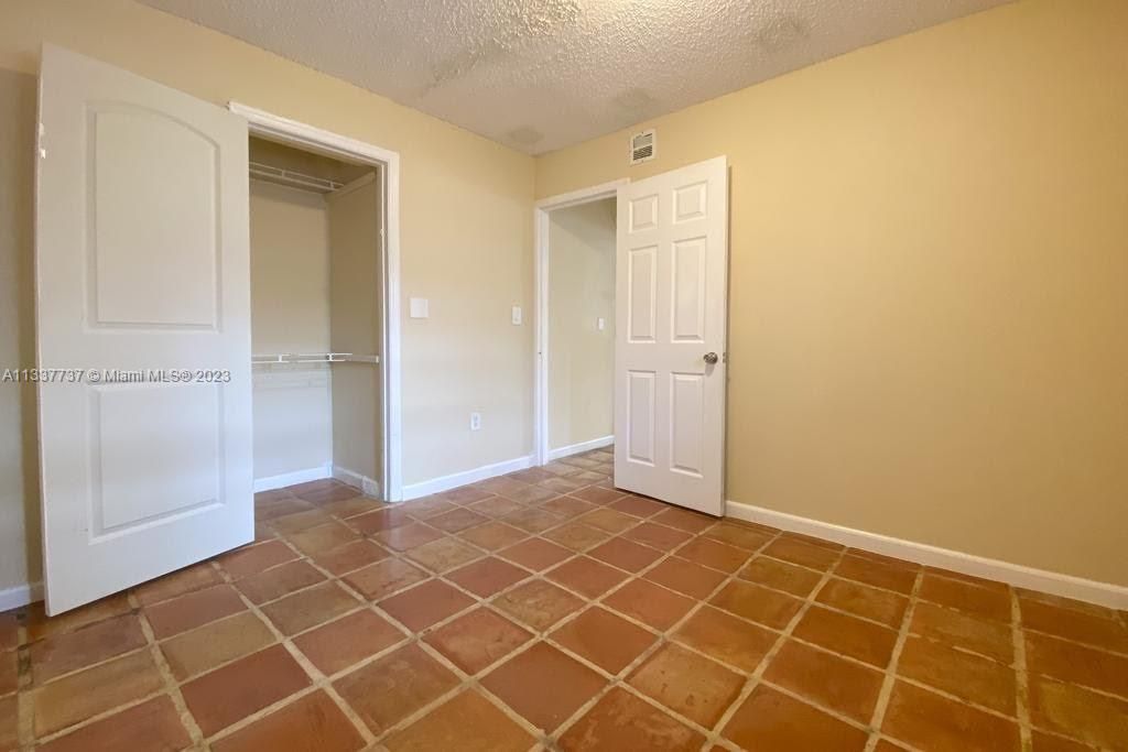 Recently Rented: $2,800 (3 beds, 2 baths, 1500 Square Feet)