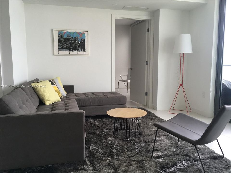 Recently Sold: $629,000 (2 beds, 2 baths, 944 Square Feet)