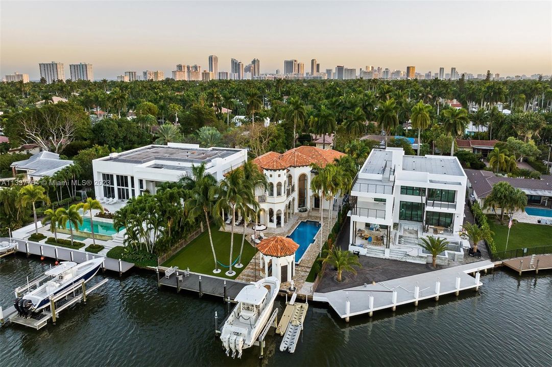 Recently Sold: $5,500,000 (5 beds, 6 baths, 5768 Square Feet)