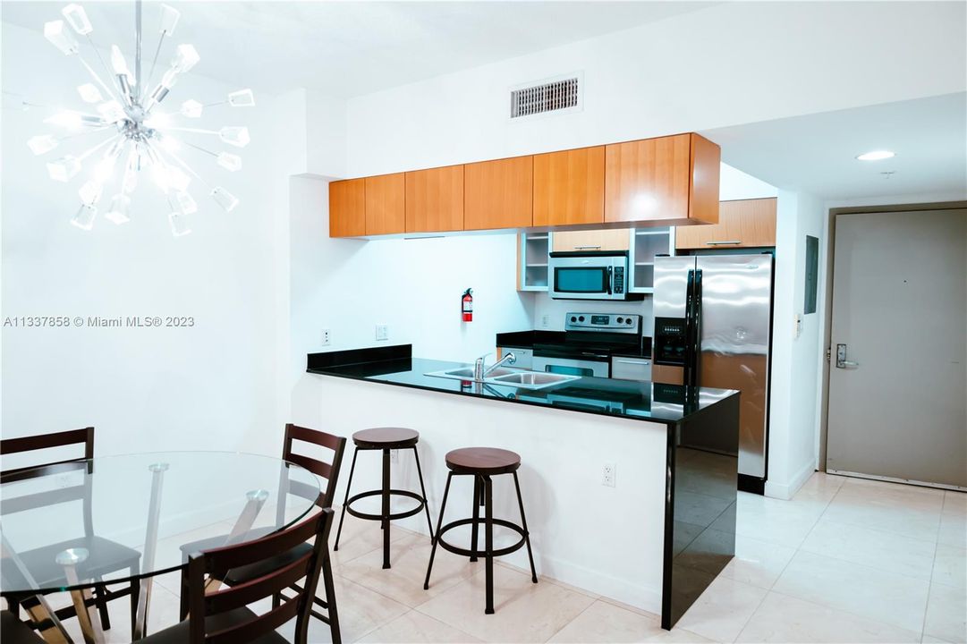 Recently Sold: $515,000 (1 beds, 1 baths, 825 Square Feet)
