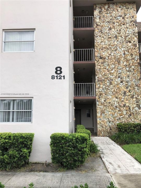 Recently Sold: $165,000 (1 beds, 1 baths, 741 Square Feet)