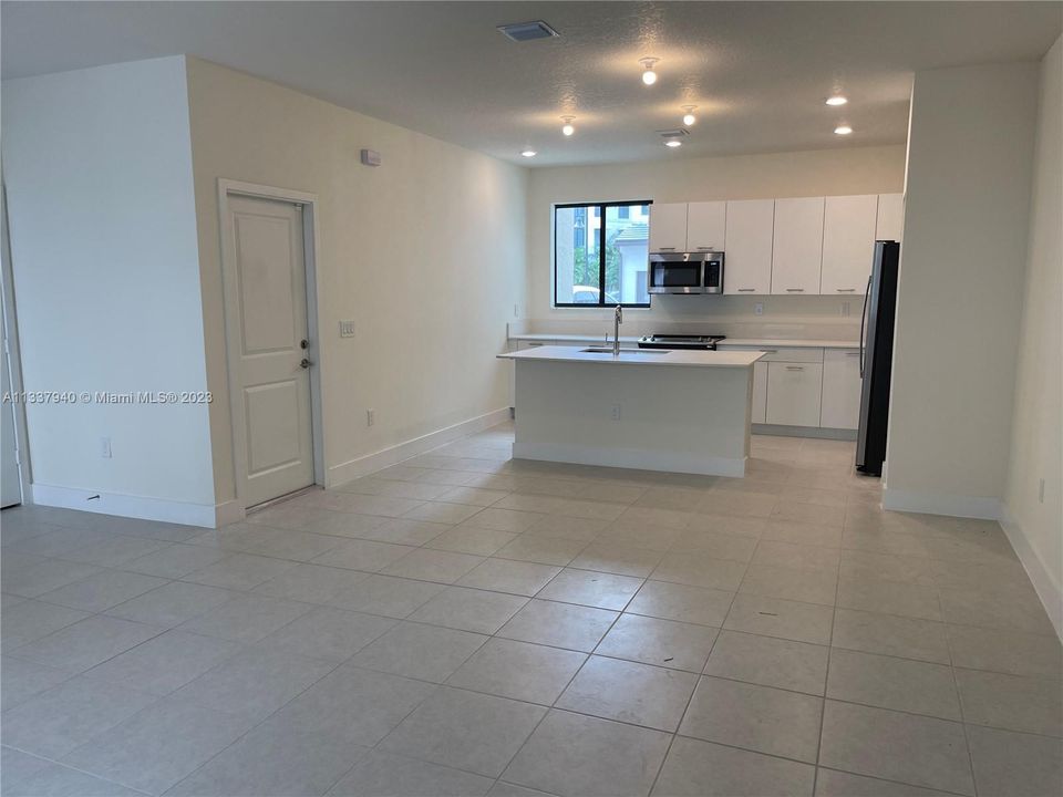 Recently Rented: $3,800 (3 beds, 2 baths, 0 Square Feet)