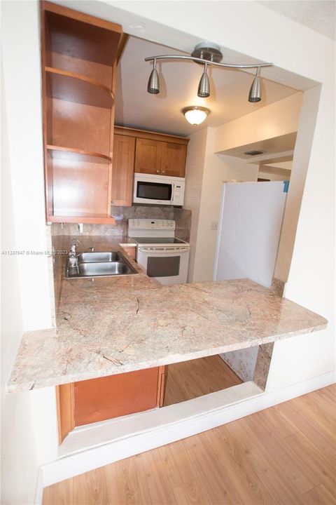Recently Sold: $279,999 (2 beds, 1 baths, 767 Square Feet)