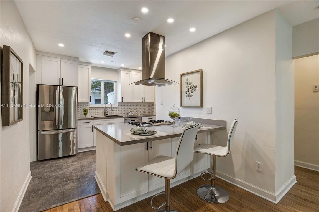 Recently Sold: $1,399,999 (3 beds, 2 baths, 1624 Square Feet)